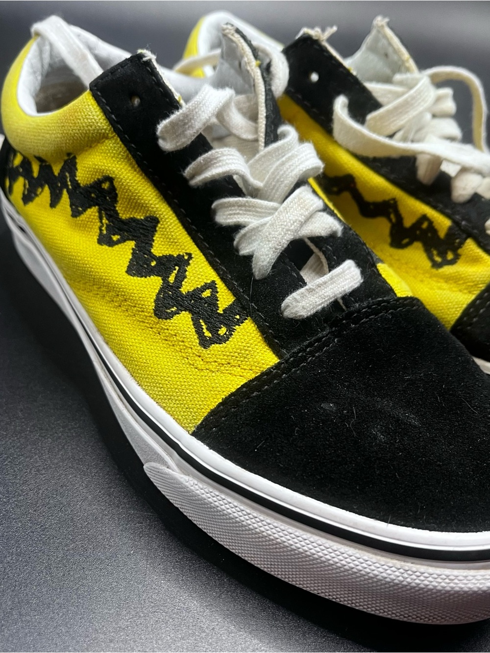 Vans Old Skool Peanuts Charlie Brown Unisex Sneaker Size Mens 4.5 Womens 6